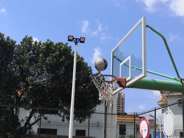 basketball hoop on the street - Фото, зображення