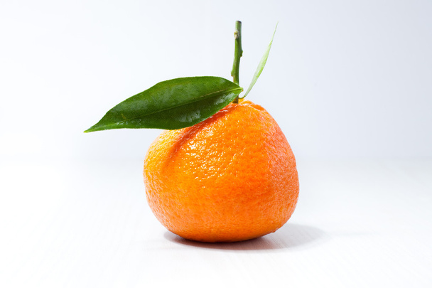 Tangerine geïsoleerd op wit - Foto, afbeelding