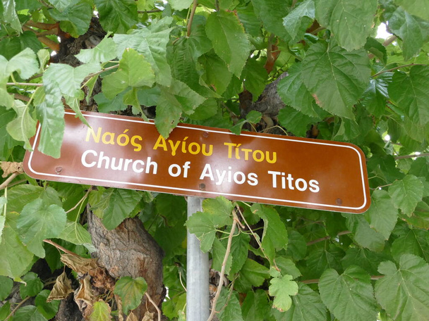 Εγγραφείτε μπροστά από την εκκλησία του Αγίου Τίτου στο Ηράκλειο, Ηράκλειο, Κρήτη - Φωτογραφία, εικόνα