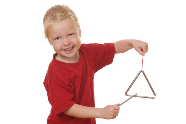 Chica juega triángulo
 - Foto, Imagen