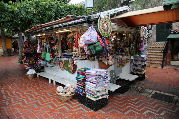 9-2-2018 Los Angeles, CA: Olvera Street in los angeles ca. a historical area featuring Mexican heritage and trinkets for sale to tourist. - Valokuva, kuva