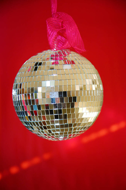 Silver Mirror Ball with a Christmas Red Background - Φωτογραφία, εικόνα