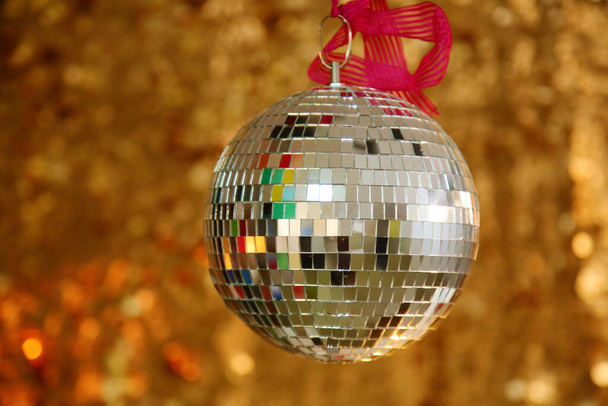 Silver Mirror Ball with Gold Sequin Background. Disco Ball with Gold backdrop. Disco Party. Dance Party. - Foto, immagini