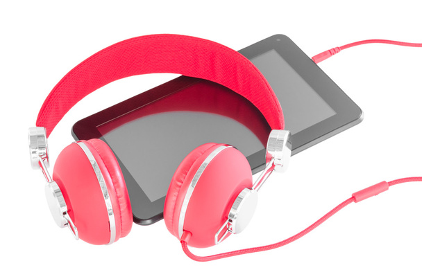 Ярко-красные наушники и черный планшет ПК
 - Фото, изображение