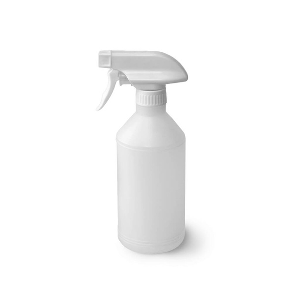 Muovinen vesi sumuinen spray pullo eristetty valkoisella pohjalla. Tuote - Valokuva, kuva