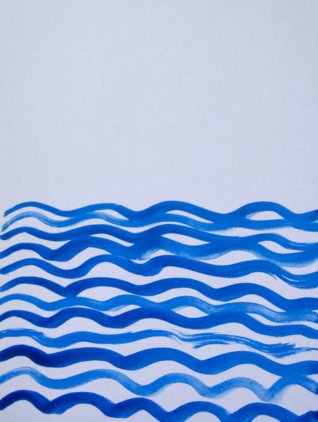 Abstrait aquarelle fond vertical bleu avec des lignes ondulées et de l'espace pour le texte. - Photo, image
