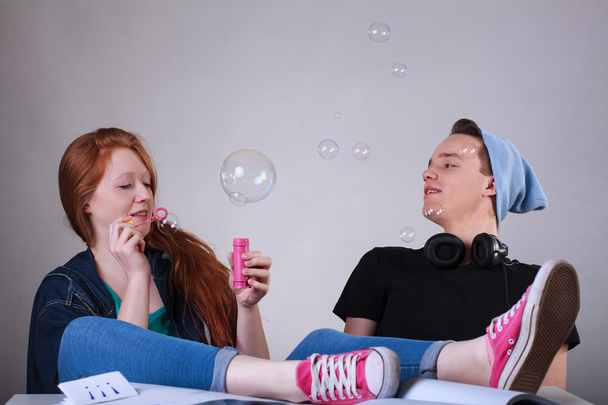 Teenagers let bubbles - Фото, зображення