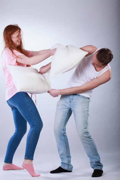 Teenagers fighting with pillows - Valokuva, kuva