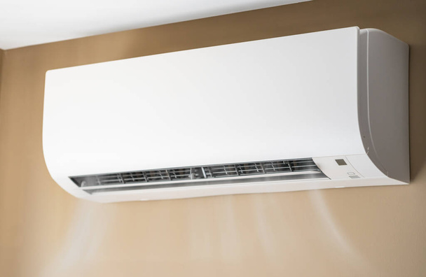 Air Conditioner In Room. House Conditioning System - Foto, Imagem