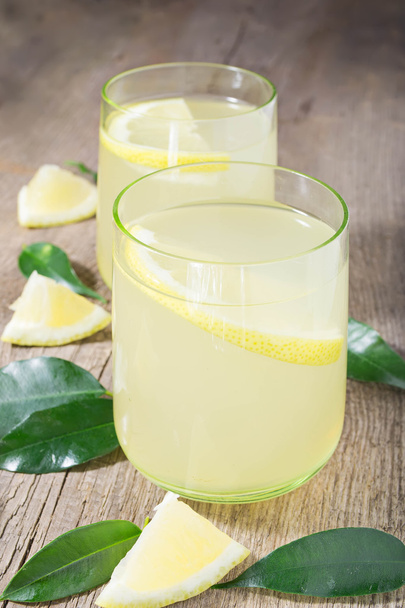Limonade mit Zitronen - Foto, Bild
