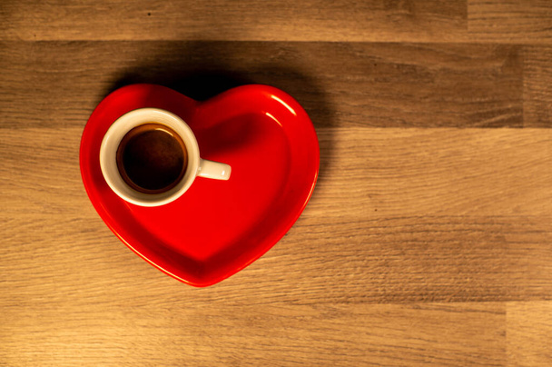 valentine heart saucer with coffee cup on wooden table - Foto, Imagem