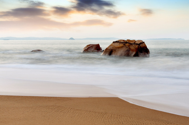 Playa y rocas
 - Foto, imagen