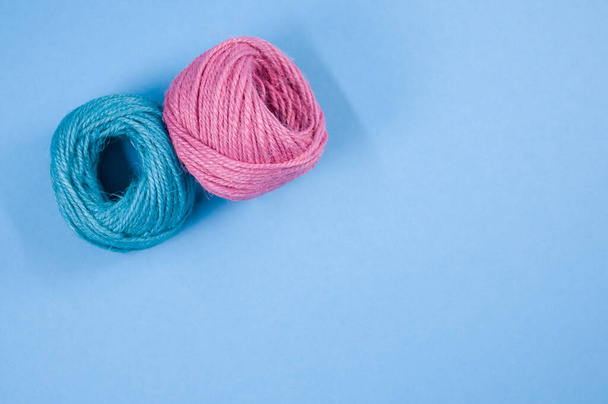 A top view of a colorful thread rope yarn on a blue background - Fotoğraf, Görsel