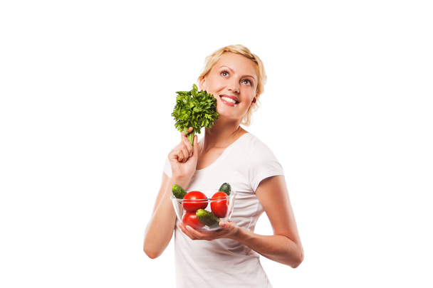 lächelnde gesunde Frau mit Gemüse. auf weiß - Foto, Bild