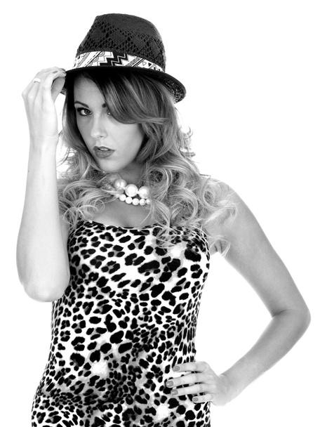 Молода жінка носить Leopard Print Top and Hat
 - Фото, зображення