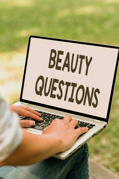 Sign displaying Beauty Questions. Word Written on a sentence or phrase used to find out information Online Jobs And Working Remotely Connecting People Together - Photo, Image
