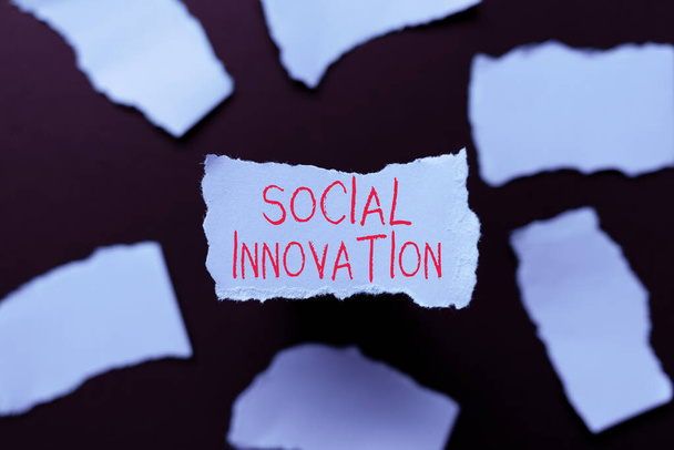 Szöveges felirat a társadalmi innovációról. A társadalmi igények jobb kielégítését célzó üzleti példamutató gyakorlatok Abstract Focusing on One Idea, Solving Main Problem Concept - Fotó, kép