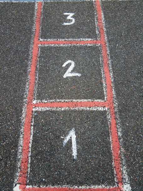 números uno, dos y tres pintados sobre asfalto - Foto, imagen