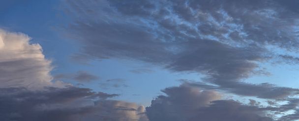 Brzy ráno dramatická obloha u pobřeží zálivu na Floridě - Fotografie, Obrázek