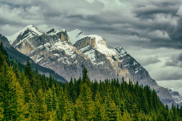 Banff National Park, Canada's first national park, was established in 1885 and contains a series of glacial peaks, glaciers, ice sheets, glacial lakes and alpine grasslands that are among the highest on the North American continent. - Photo, Image