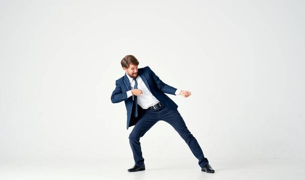El hombre de traje emociones oficina exitosa Estudio - Foto, imagen