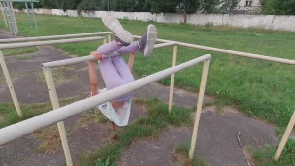 Girl Tumble On The Bar - Footage, Video