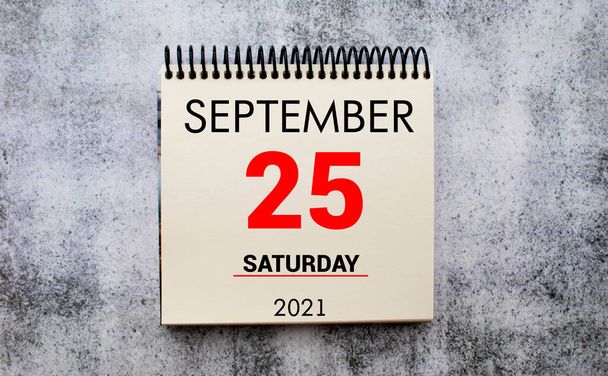 Tallenna kalenteriin kirjoitettu päivämäärä - syyskuu 25
. - Valokuva, kuva
