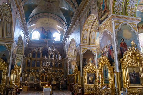 Εσωτερικό της Ορθόδοξης Μονής της Αγίας Τριάδας stauropegial πατριαρχική στην Κορέα, περιοχή Rivne, Ουκρανία. Αύγουστος 2021 - Φωτογραφία, εικόνα