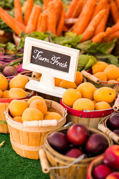 Свіжі продукти фрукти та овочі
 - Фото, зображення