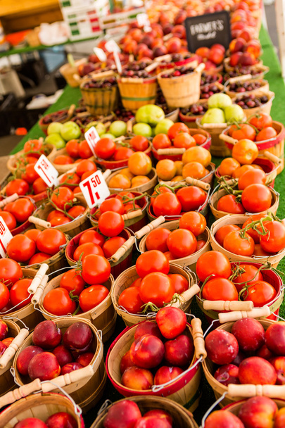 frisches Obst und Gemüse - Foto, Bild