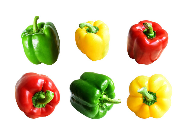 Yellow bell pepper isolated in white background with clipping path, no shadow, slices, half - Foto, Imagen