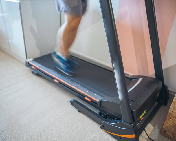 Motion of a Man running in a gym on a trademill concept for exercise, fitness και υγιεινό τρόπο ζωής - Φωτογραφία, εικόνα