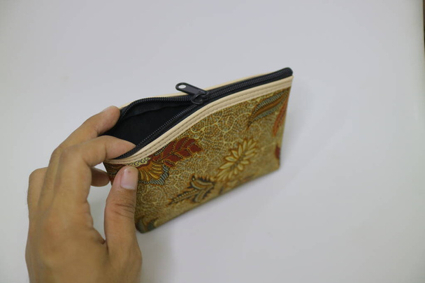 pequena bolsa marrom com batik motivo foto - Foto, Imagem