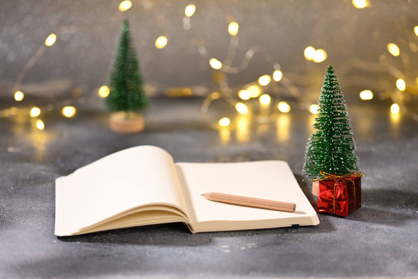 Notebook with space for text on the Christmas theme. - Foto, imagen