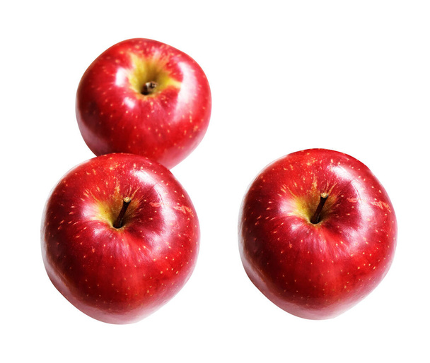 Roter Apfel isoliert mit Schneideweg auf weißem Hintergrund, kein Schatten, frisches Obst - Foto, Bild