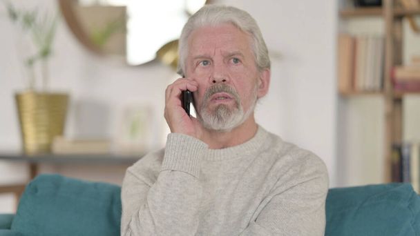 Senior Old Man Talking on Phone - Valokuva, kuva