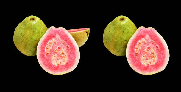 Плоды розово-красной гаувы изолированы от других плодов на белом фоне, без тени. - Фото, изображение