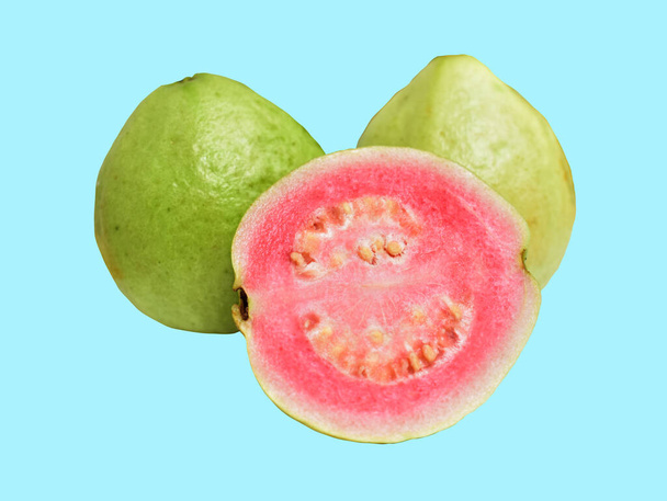 Свіжі рожеві/червоні марлеві фрукти ізольовані відсічним контуром на білому тлі, без тіні, тропічні фрукти
 - Фото, зображення