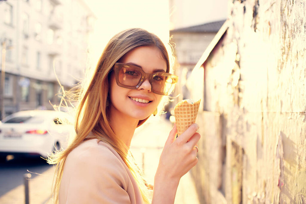 beautiful woman on the street with ice cream vacation Lifestyle - Valokuva, kuva