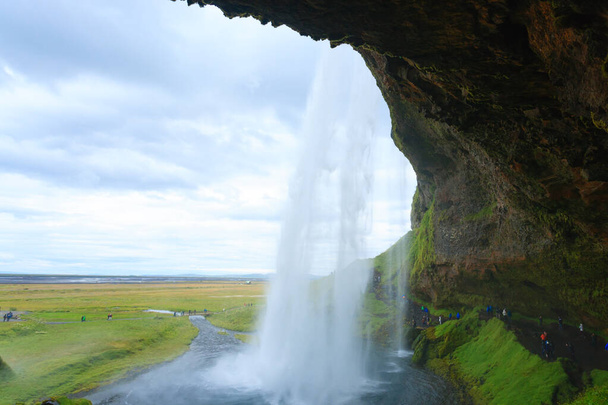 Seljalandsfoss padá v letní sezóně pohled, Island. Islandská krajina. - Fotografie, Obrázek