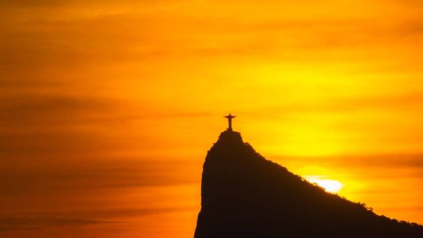 Cristo Redentor (Christ the Redeemer) is a monument that in 2021 completed 90 years, being one of the biggest tourist attractions in Rio de Janeiro and in Brazil. The sculpture is 38 meters high and can be seen throughout most of the city - Foto, imagen