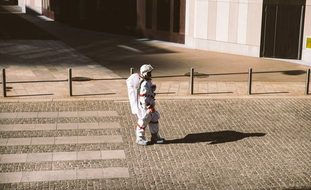 spaceman in a futuristic station. astronaut with space suit walking in an urban area - Φωτογραφία, εικόνα