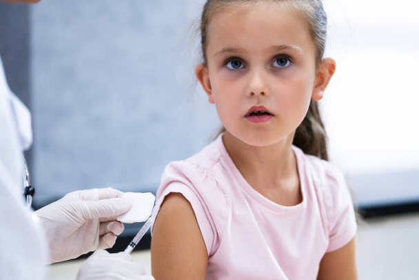 Kid Corona Virus Vaccine Injection. Covid-19 Child Immunization - 写真・画像