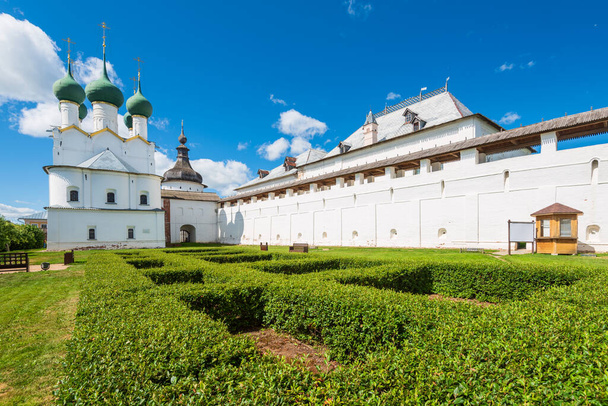 Rostov Veliky, Yaroslavl, Rusia: Kremlin de Rostov. Arquitectura antigua en verano - Foto, Imagen