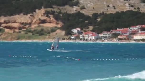 Windsurfers en Baska sea, Krk island en Croacia - Imágenes, Vídeo