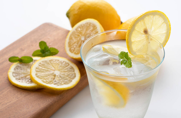 fresh lemon lemonade with mint and ice on white background - Valokuva, kuva