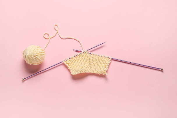Knitting yarn and needles on color background - Photo, image