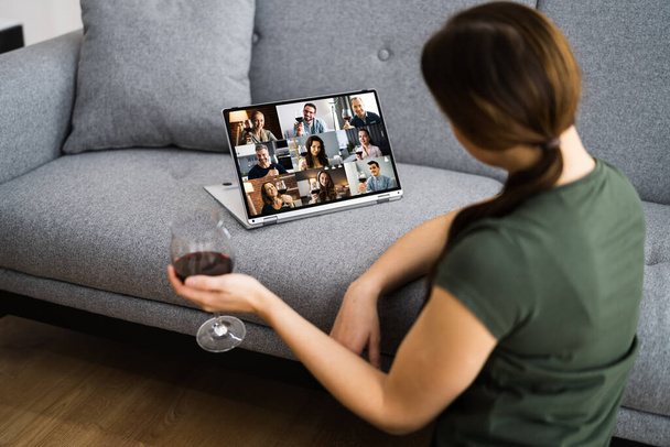 Virtual Wine Tasting Dinner Event Online Using Laptop - Valokuva, kuva