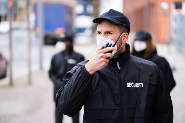 Security Officer Staff Or Bodyguard Protection In Face Mask - Foto, Bild