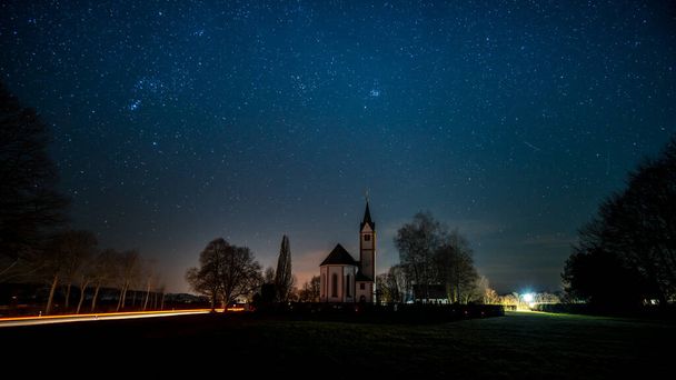 night view of the church - Foto, afbeelding